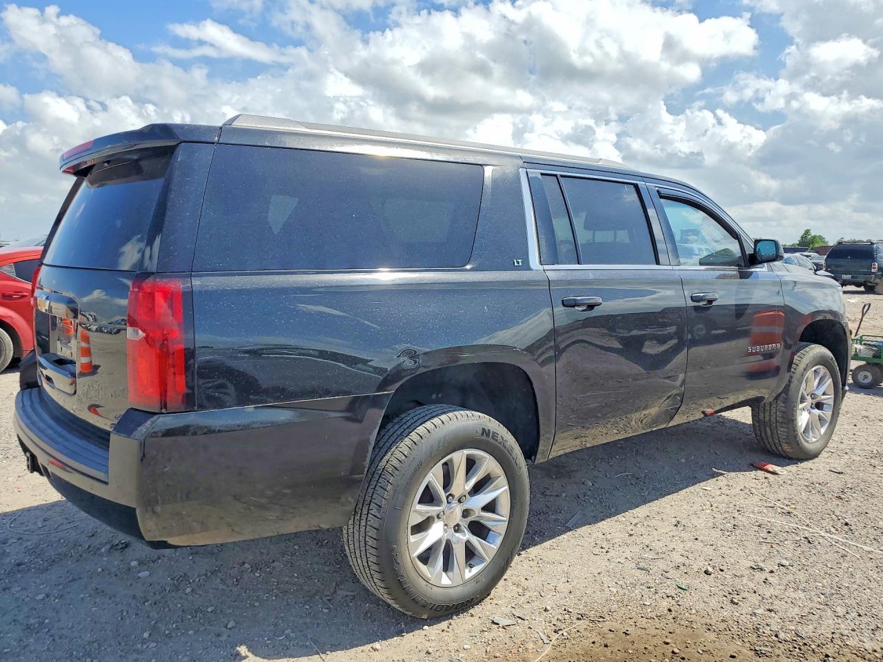 2016 CHEVROLET SUBURBAN — фото 3