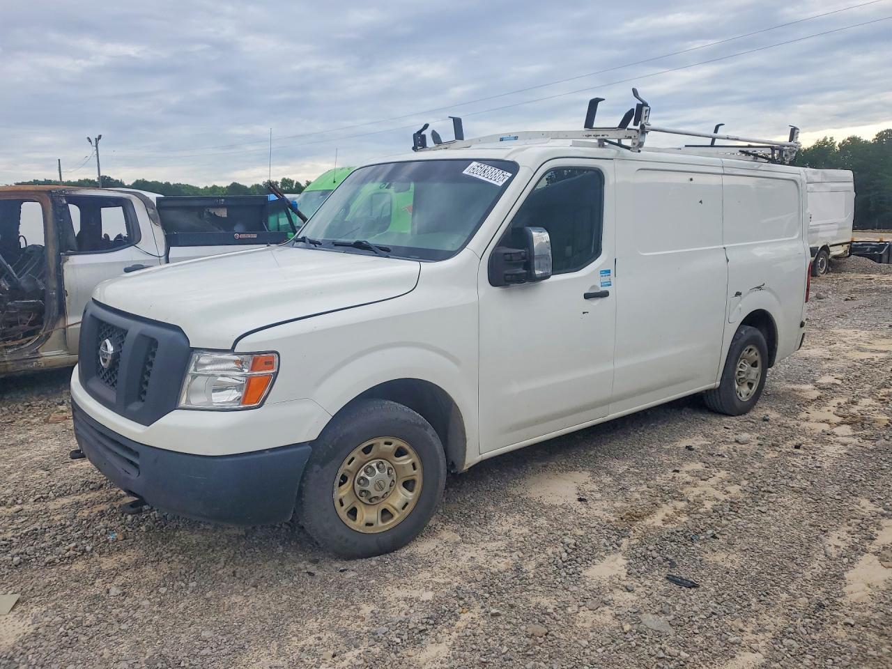 2015 NISSAN NV2500 — фото 1