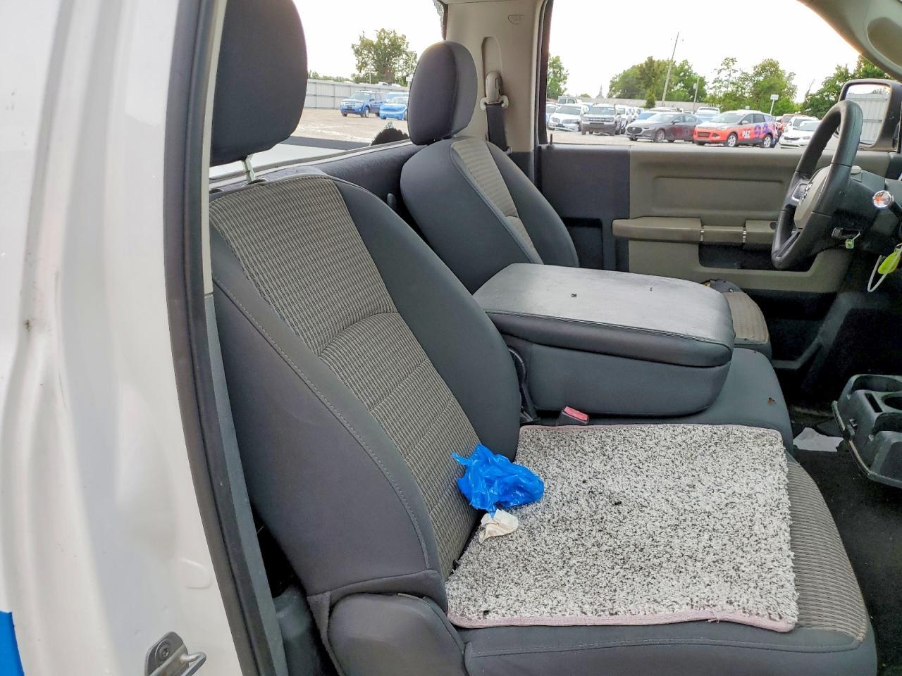 2011 DODGE RAM 1500 — фото 10