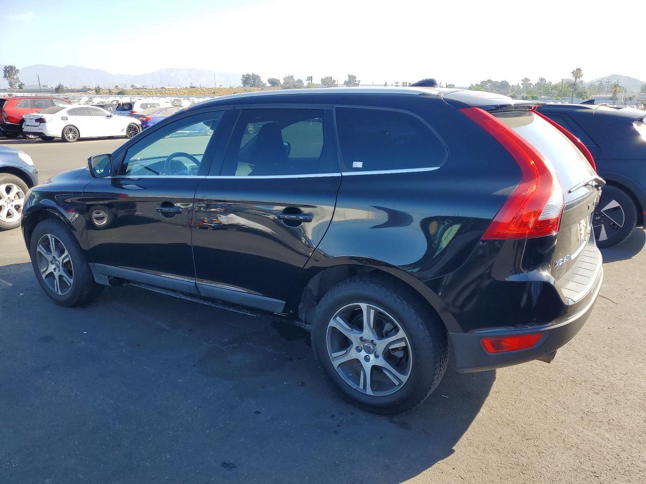 2013 VOLVO XC60 — фото 2