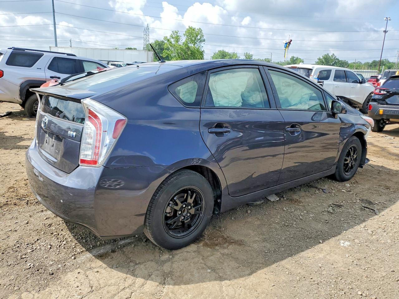 2015 TOYOTA PRIUS — фото 3