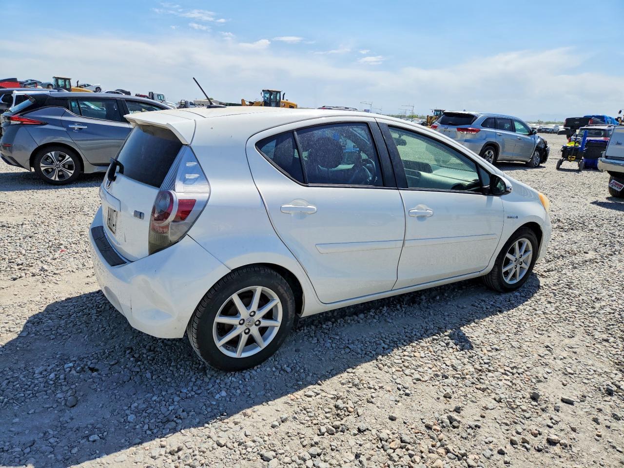 2012 TOYOTA PRIUS C — фото 3