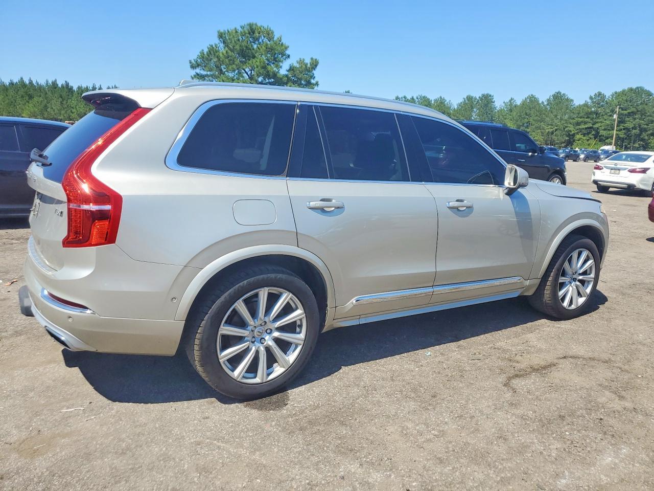 2016 VOLVO XC90 — фото 3