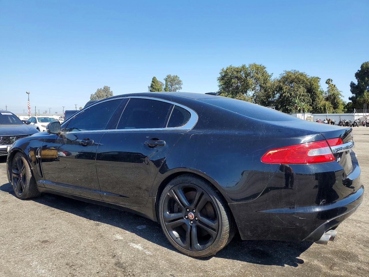 2011 JAGUAR XF — фото 2