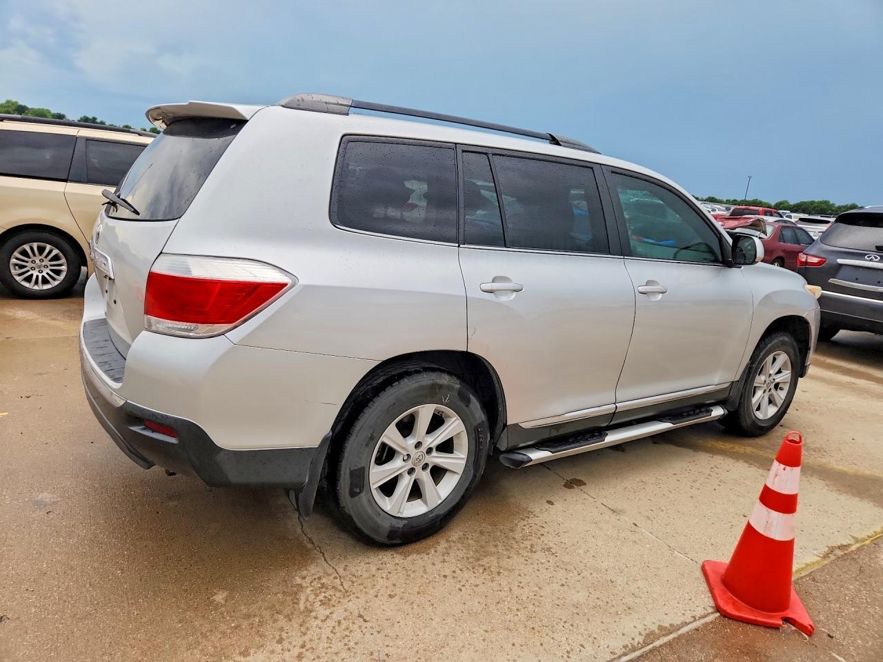 2012 TOYOTA HIGHLANDER — фото 3