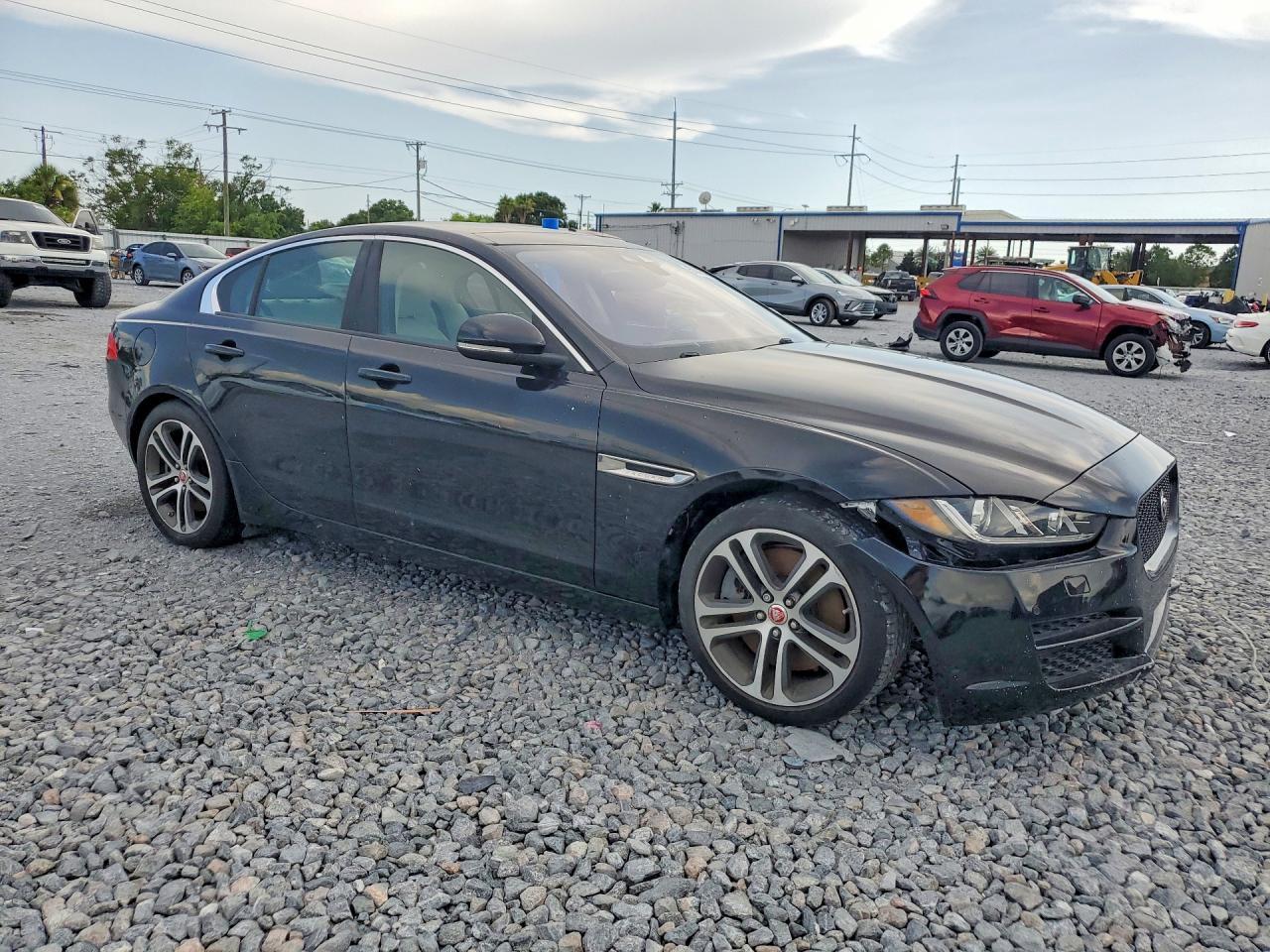 2018 JAGUAR XE — фото 4