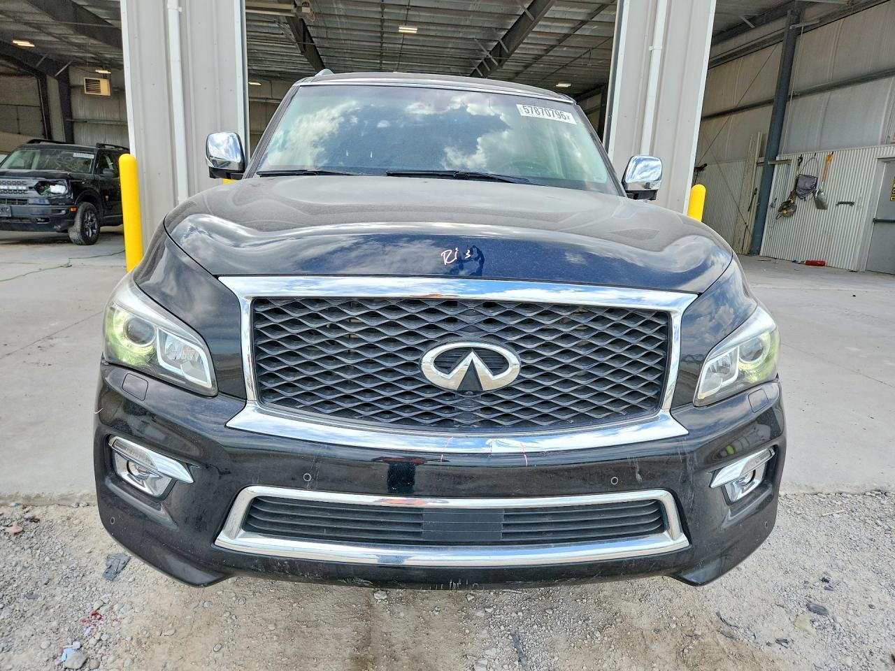 2017 INFINITI QX80 — фото 5