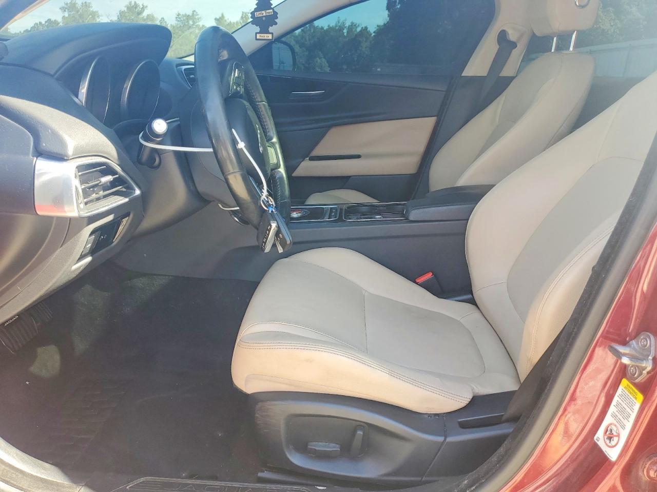 JAGUAR XE