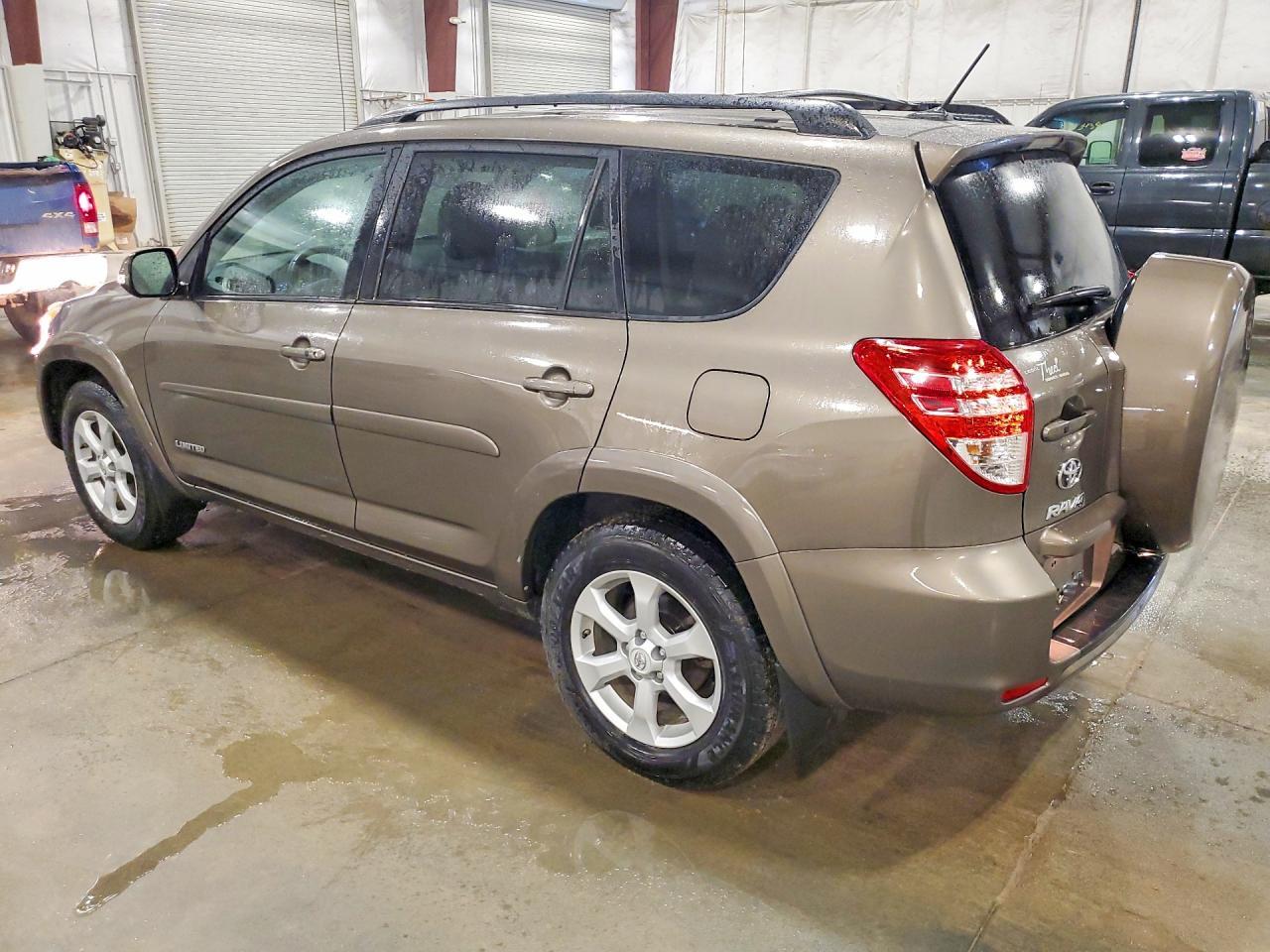 2012 TOYOTA RAV4 — фото 2