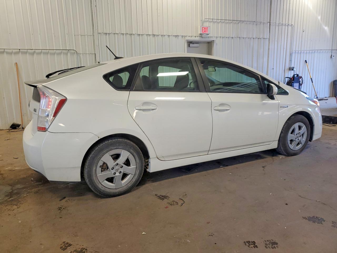 2011 TOYOTA PRIUS — фото 3