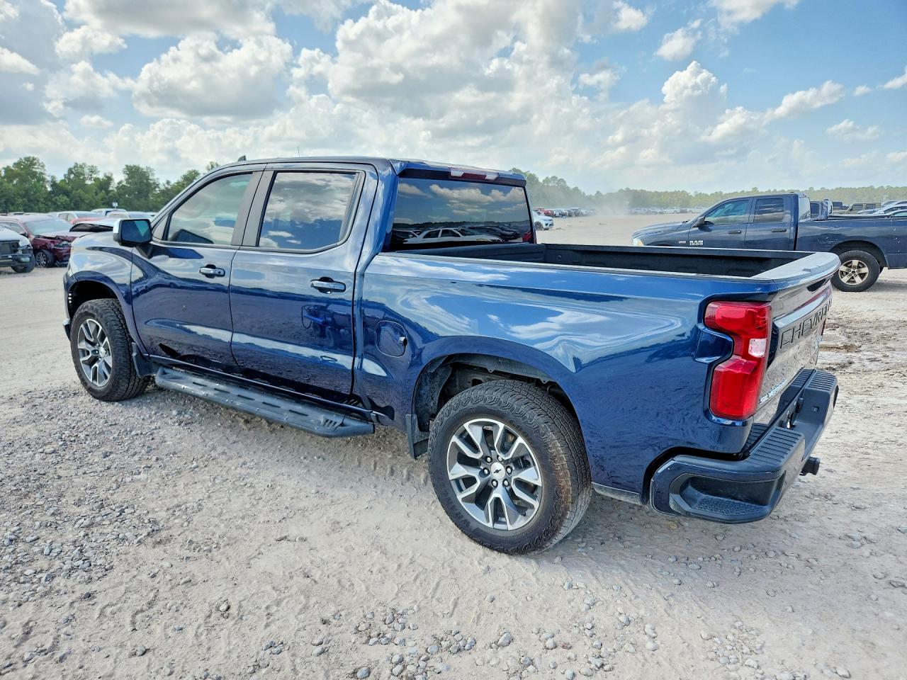2022 CHEVROLET SILVERADO 1500 — фото 2