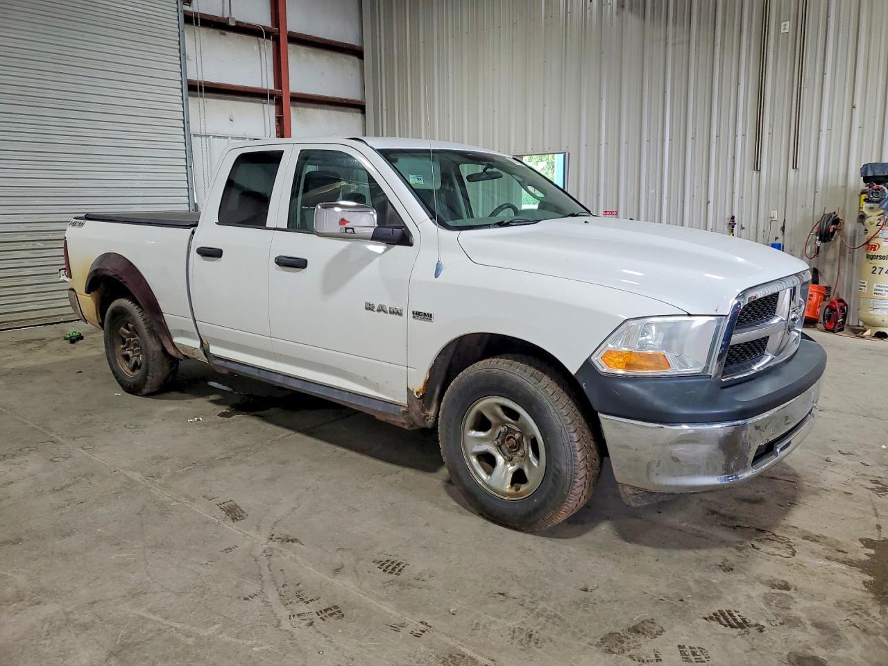 2010 DODGE RAM 1500 — фото 4