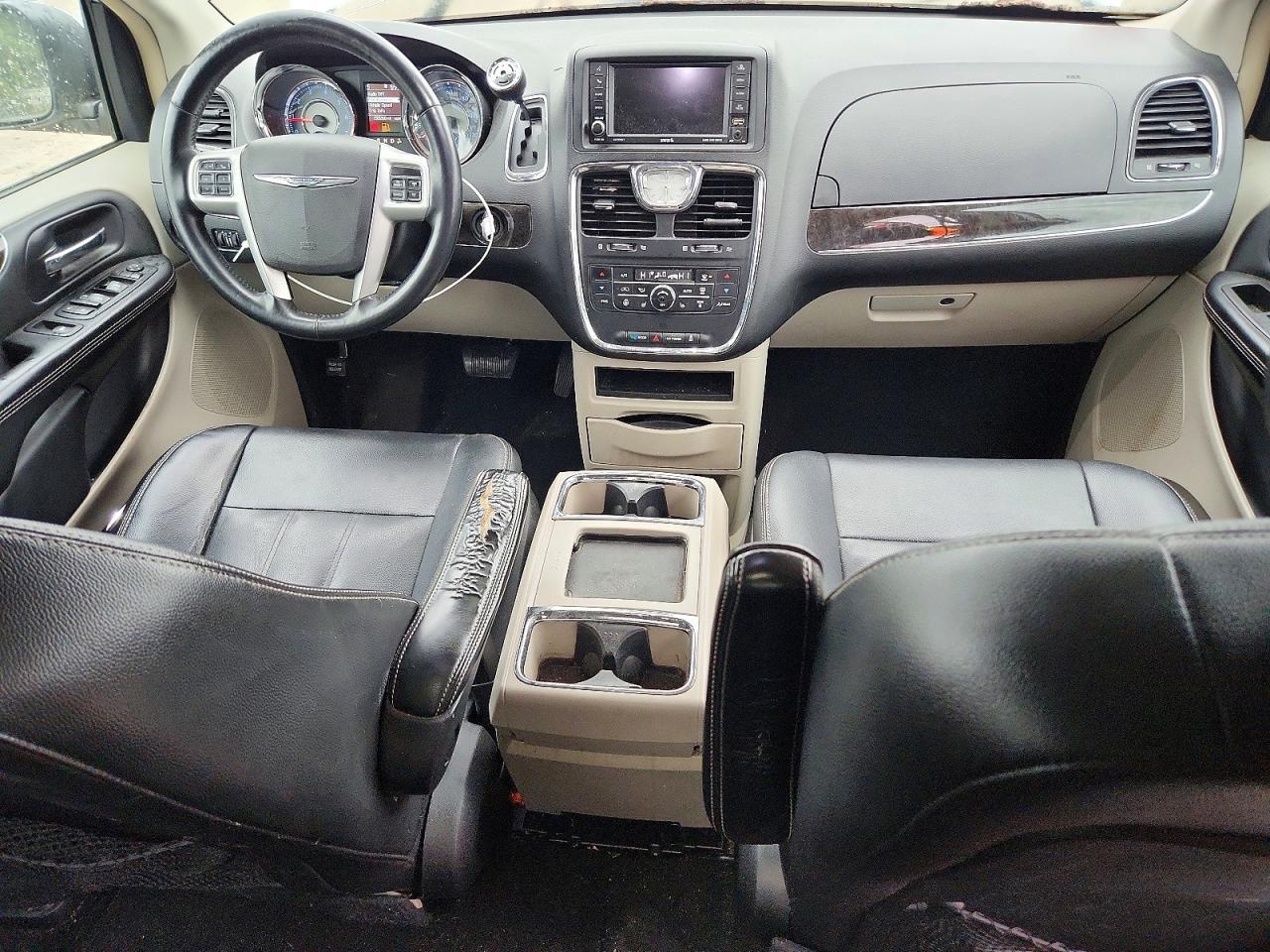 2016 CHRYSLER TOWN & COUNTRY — фото 8
