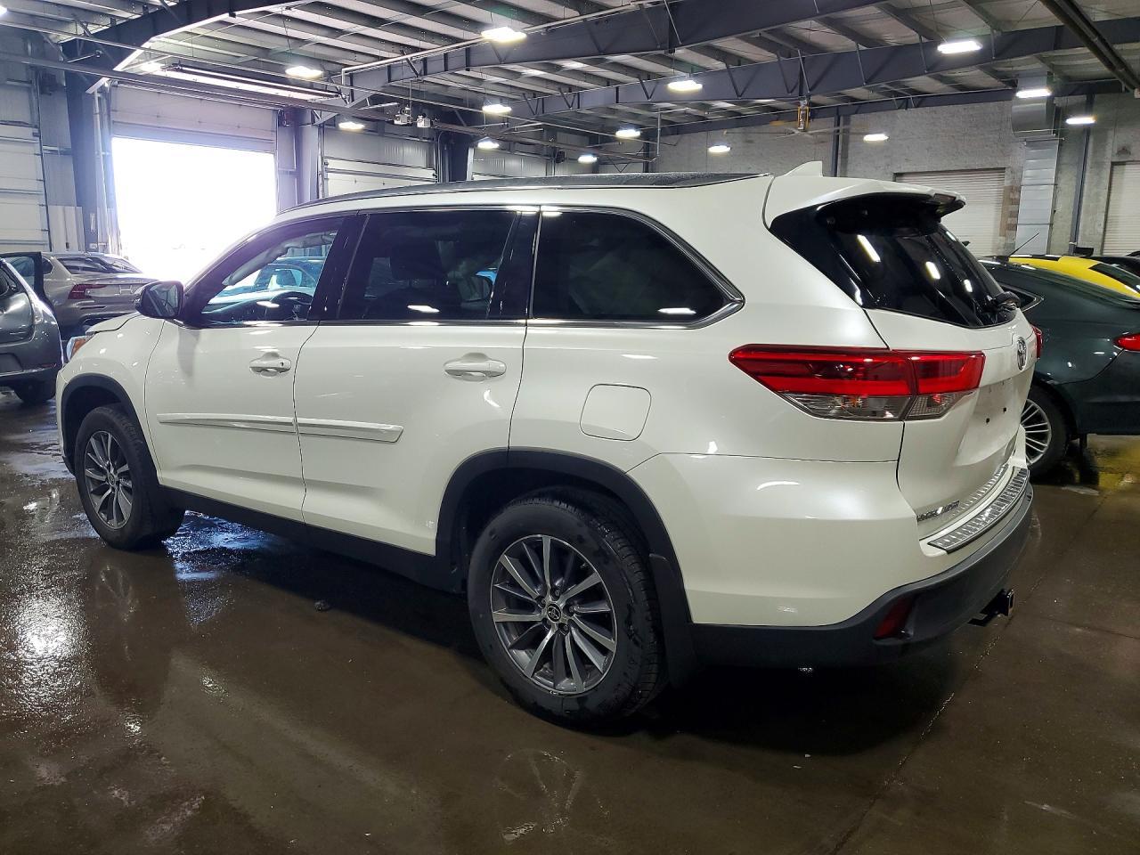 2019 TOYOTA HIGHLANDER — фото 2