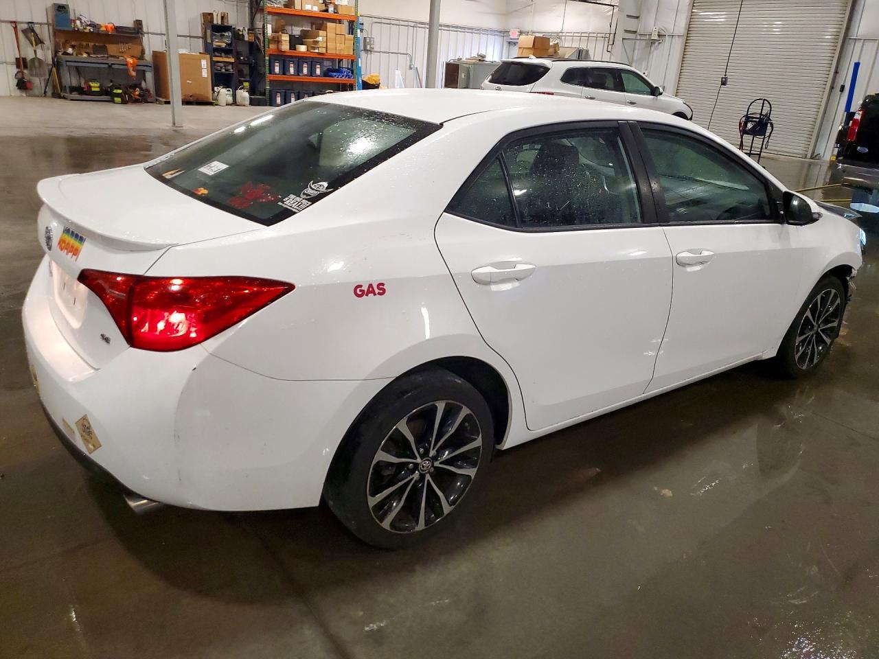 2017 TOYOTA COROLLA — фото 3