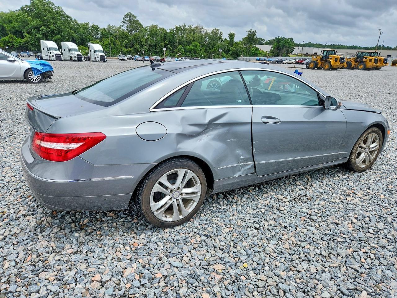 2010 MERCEDES-BENZ E-CLASS — фото 3