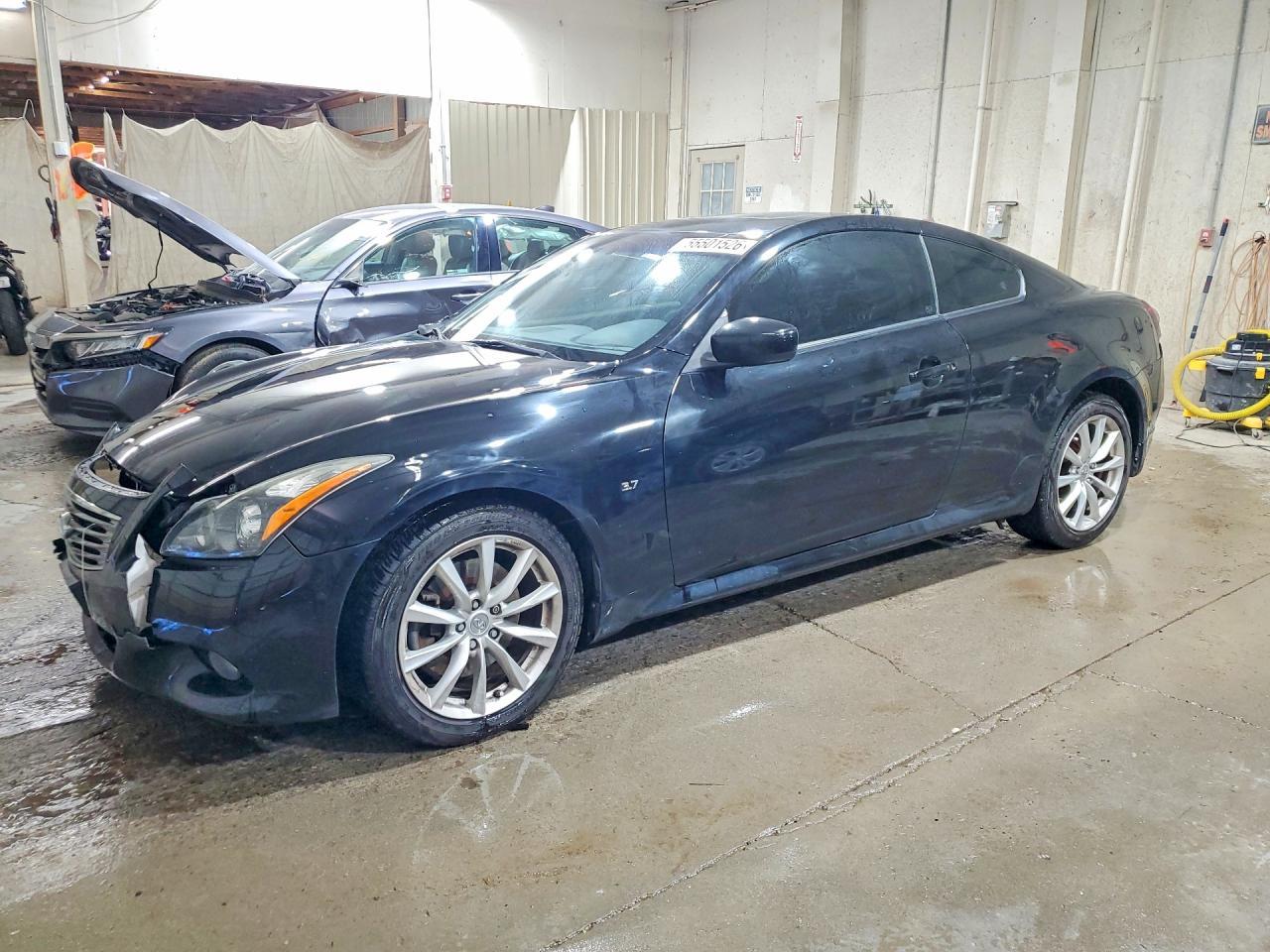 2015 INFINITI Q60 — фото 1