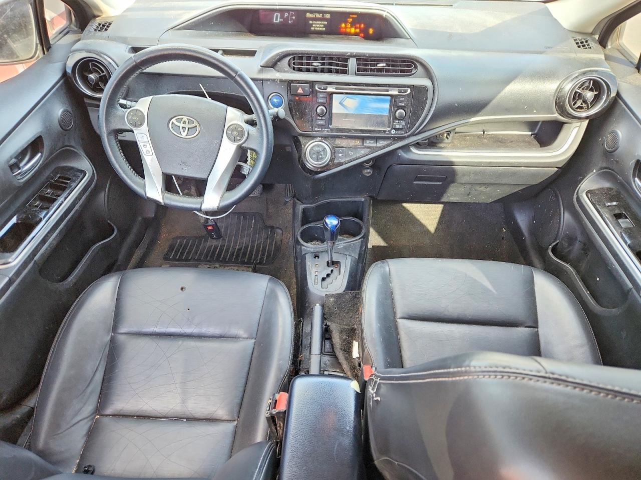 2016 TOYOTA PRIUS C — фото 8