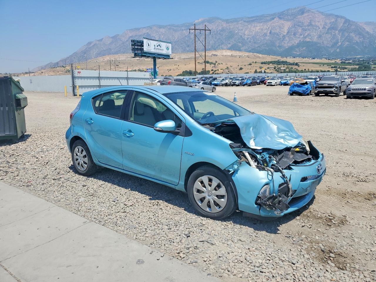 2013 TOYOTA PRIUS C — фото 4