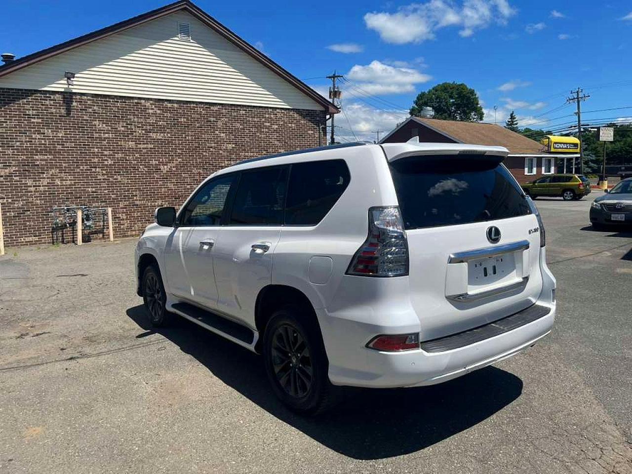 2023 LEXUS GX 460 — фото 2