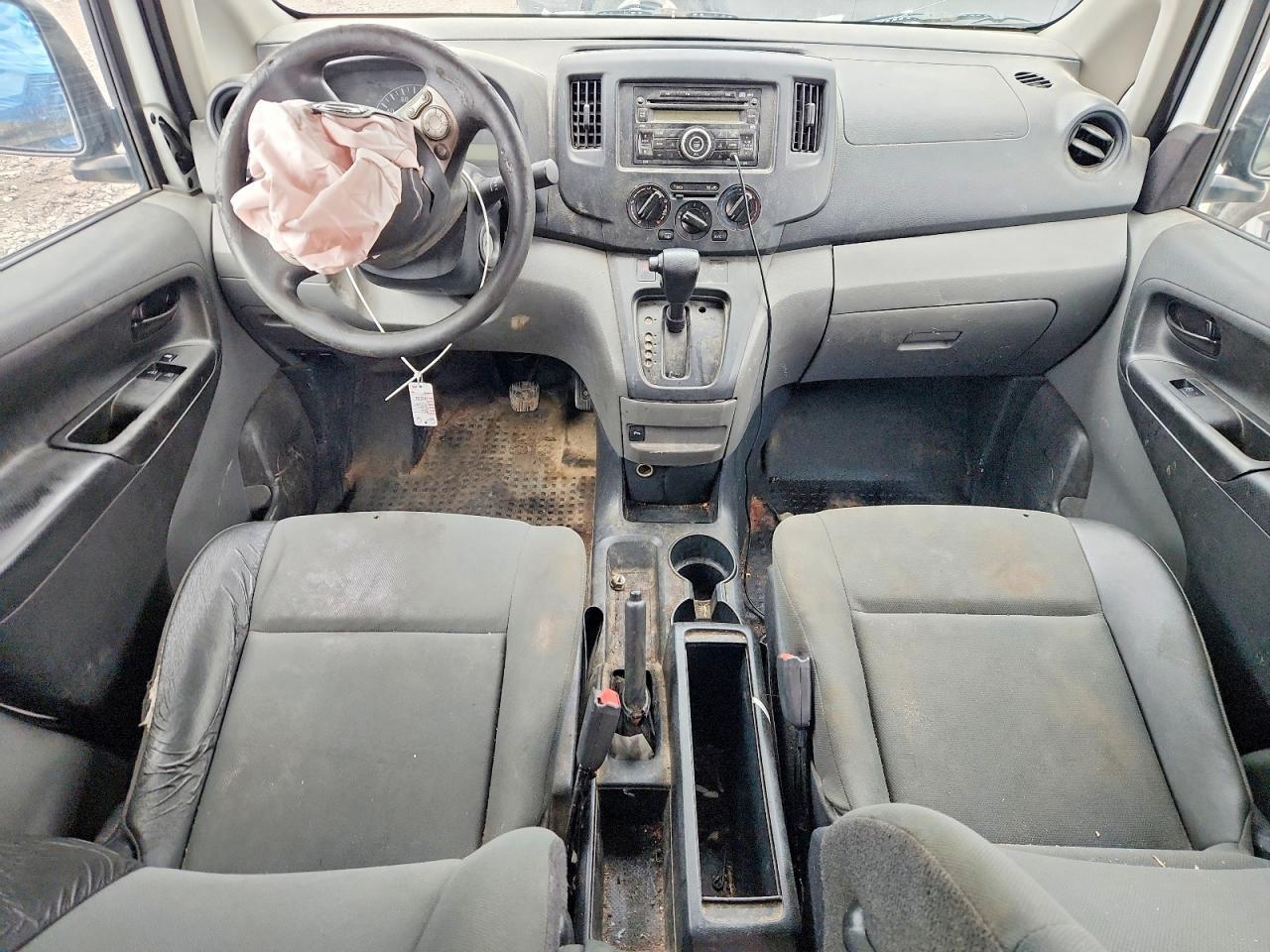 2015 NISSAN NV200 — фото 8