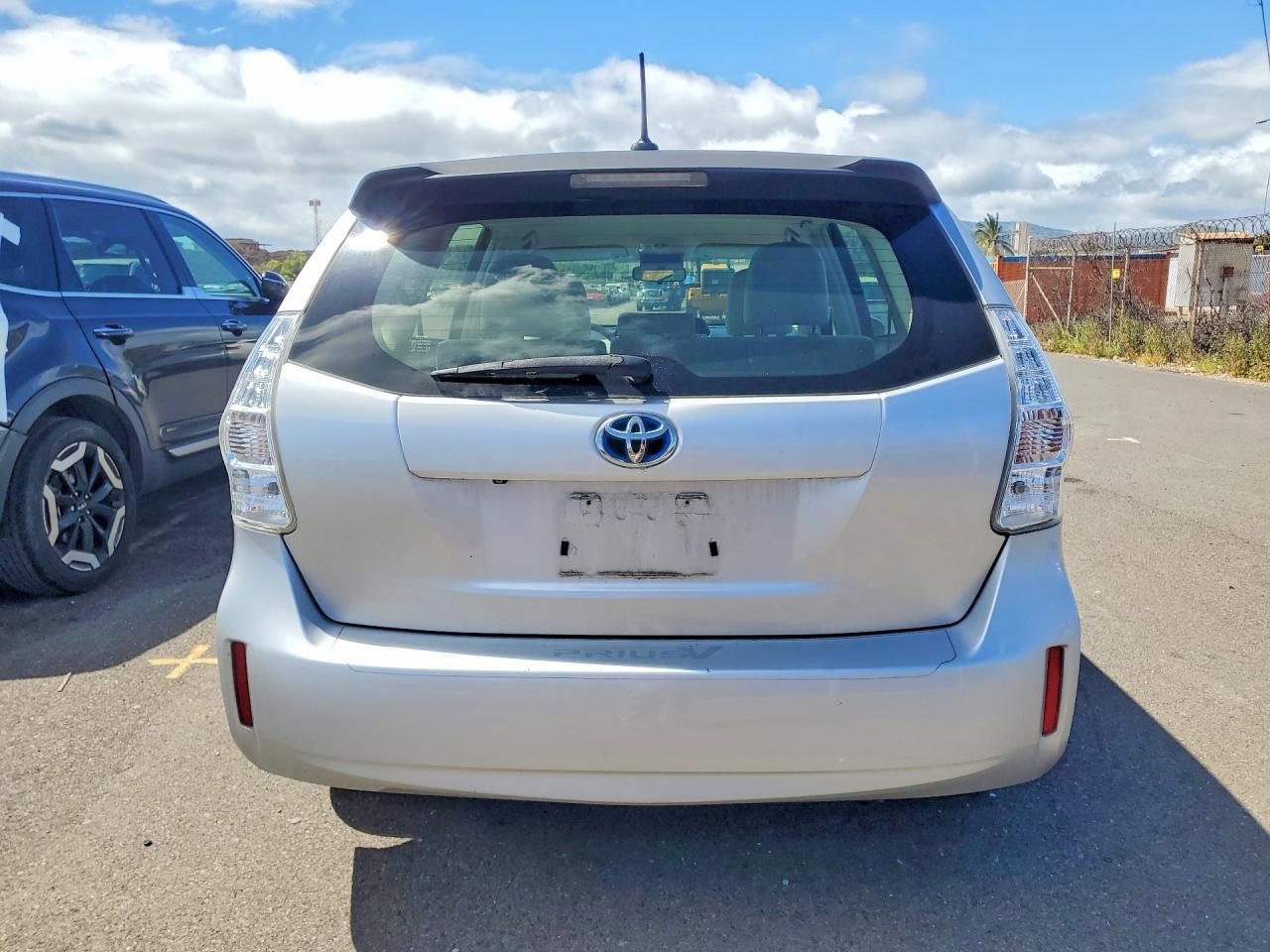 2013 TOYOTA PRIUS V — фото 6