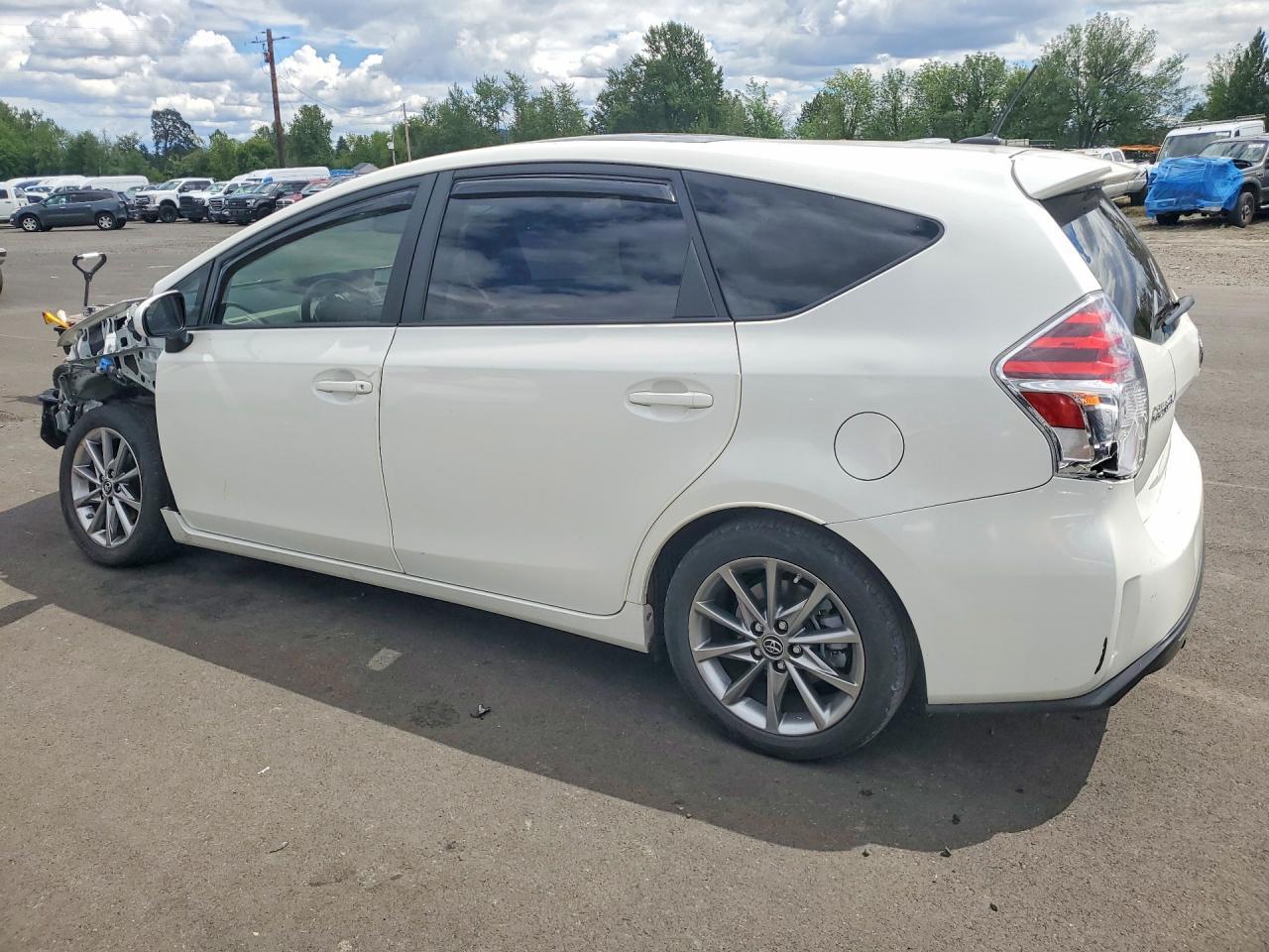 2017 TOYOTA PRIUS V — фото 2