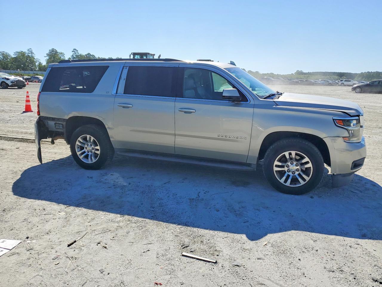 2015 CHEVROLET SUBURBAN — фото 4