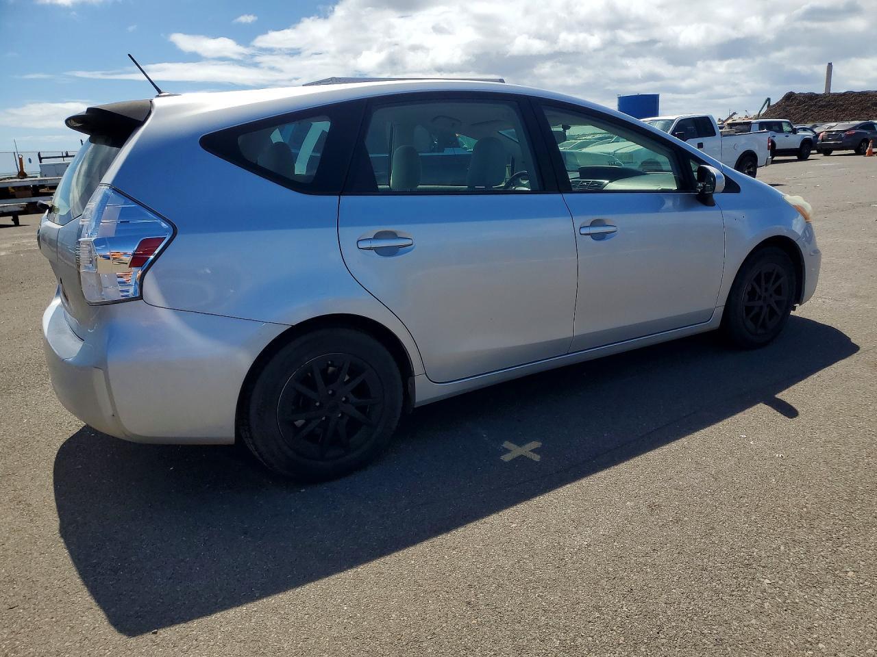 2013 TOYOTA PRIUS V — фото 3