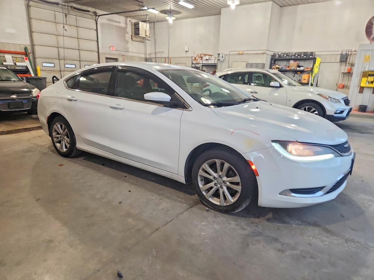 2015 CHRYSLER 200 — фото 4