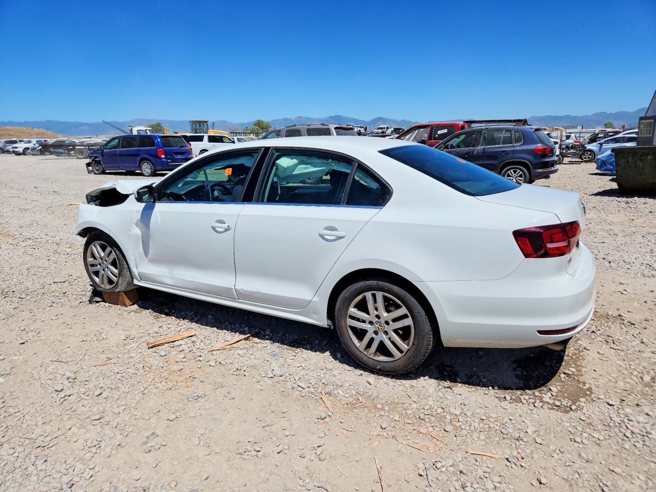 2017 VOLKSWAGEN JETTA — фото 2