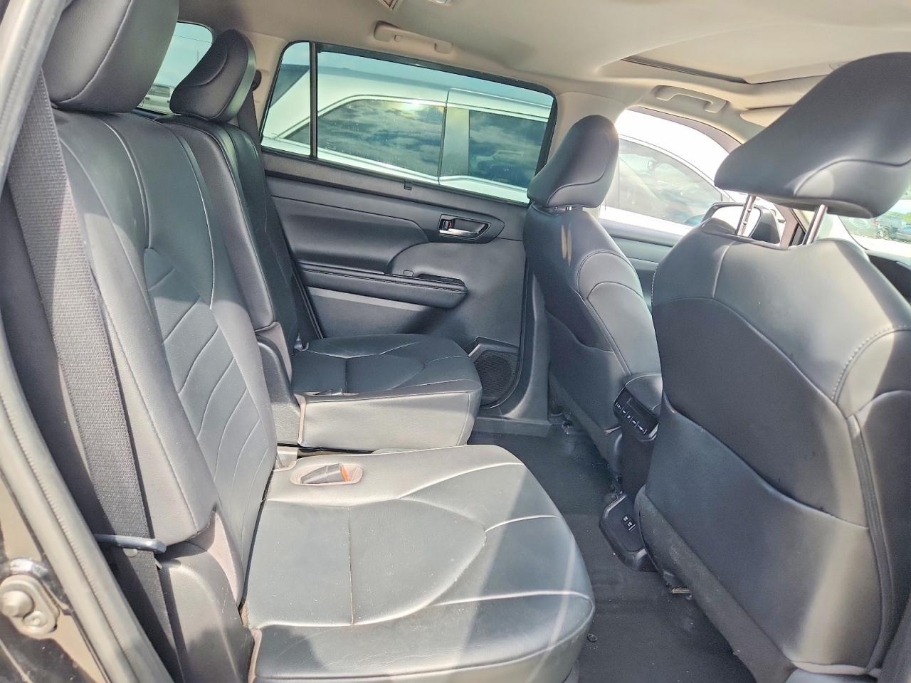 2020 TOYOTA HIGHLANDER — фото 11