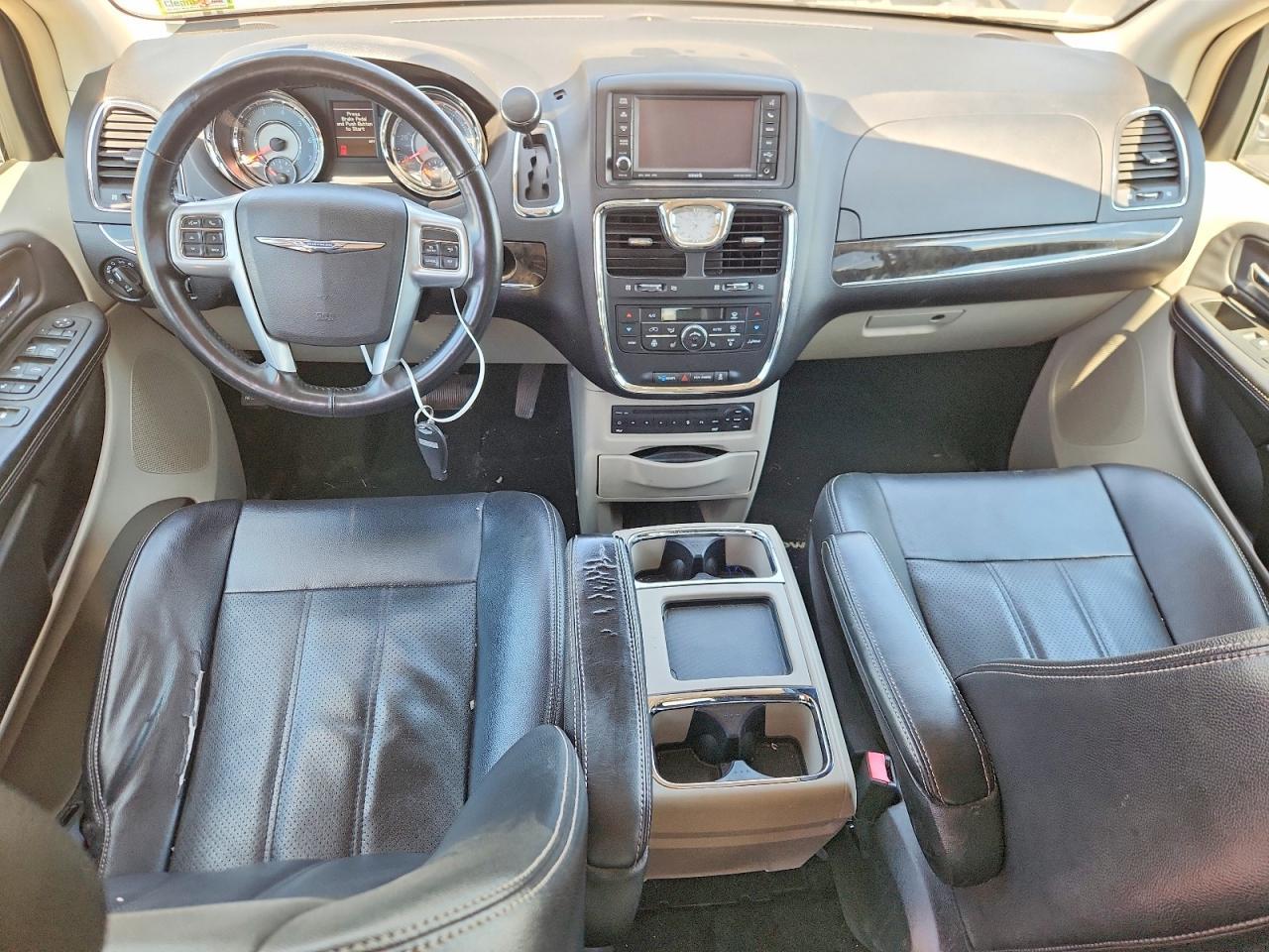 CHRYSLER TOWN & COUNTRY