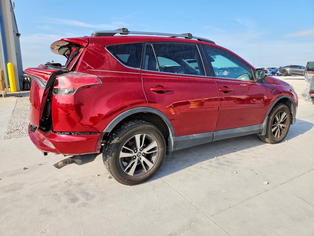 2018 TOYOTA RAV4 — фото 3