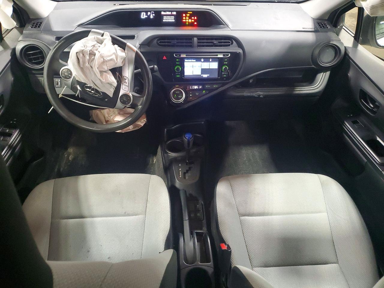 2016 TOYOTA PRIUS C — фото 8