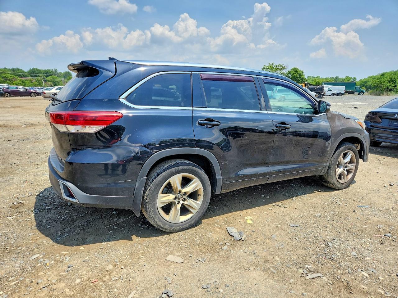 2017 TOYOTA HIGHLANDER — фото 3
