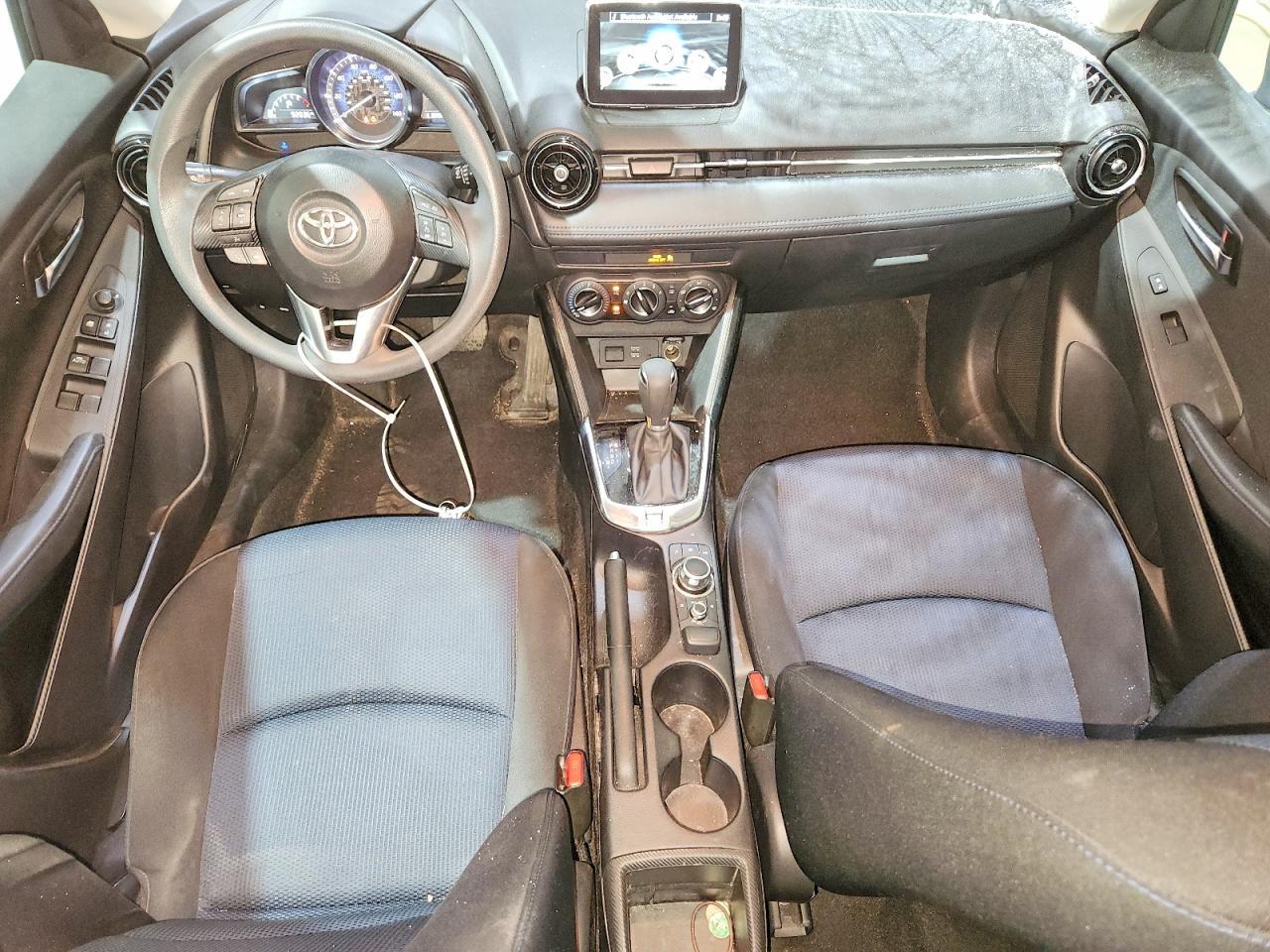 2017 TOYOTA YARIS — фото 8