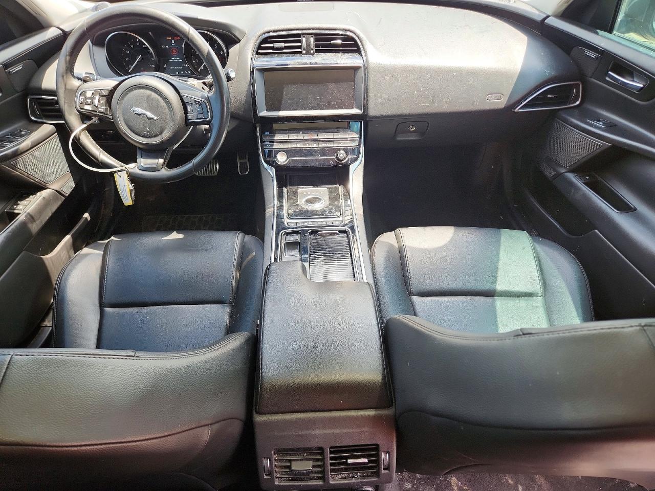 2019 JAGUAR XE — фото 8