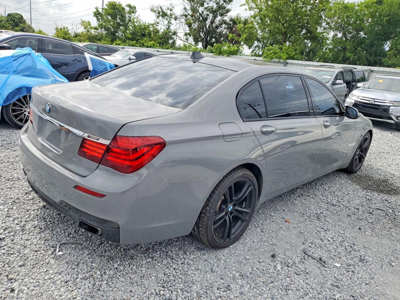 BMW 7 SERIES