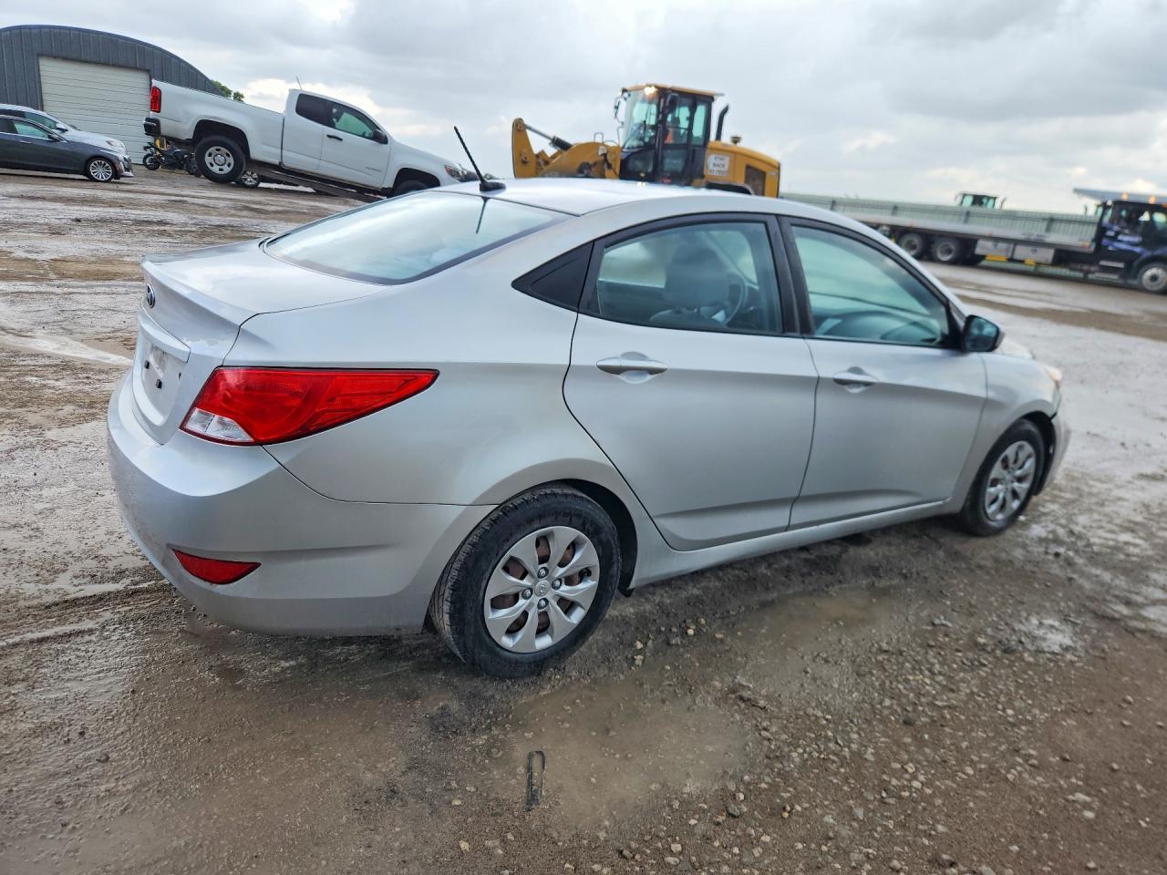 2016 HYUNDAI ACCENT — фото 3