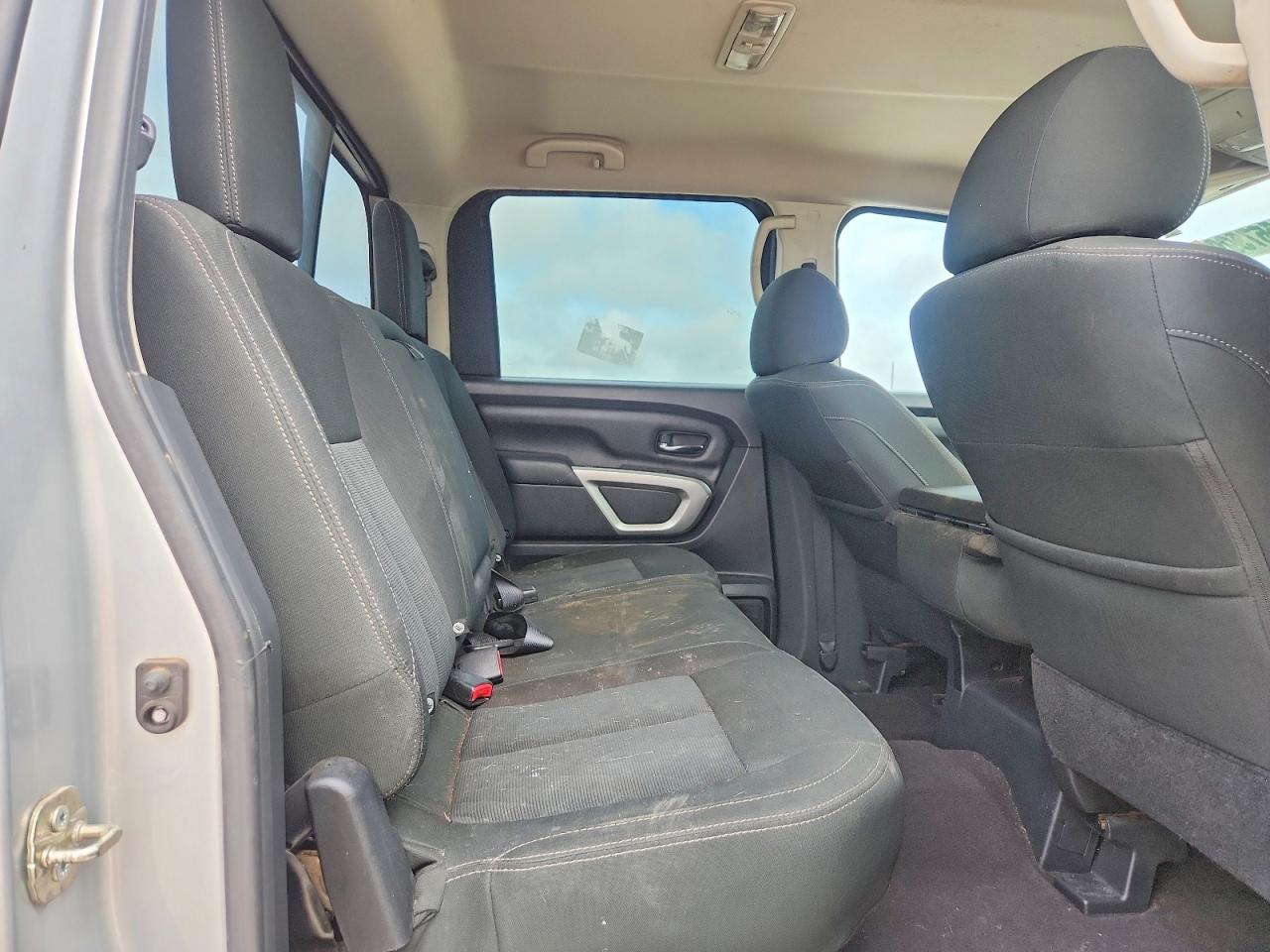 2017 NISSAN TITAN — фото 10