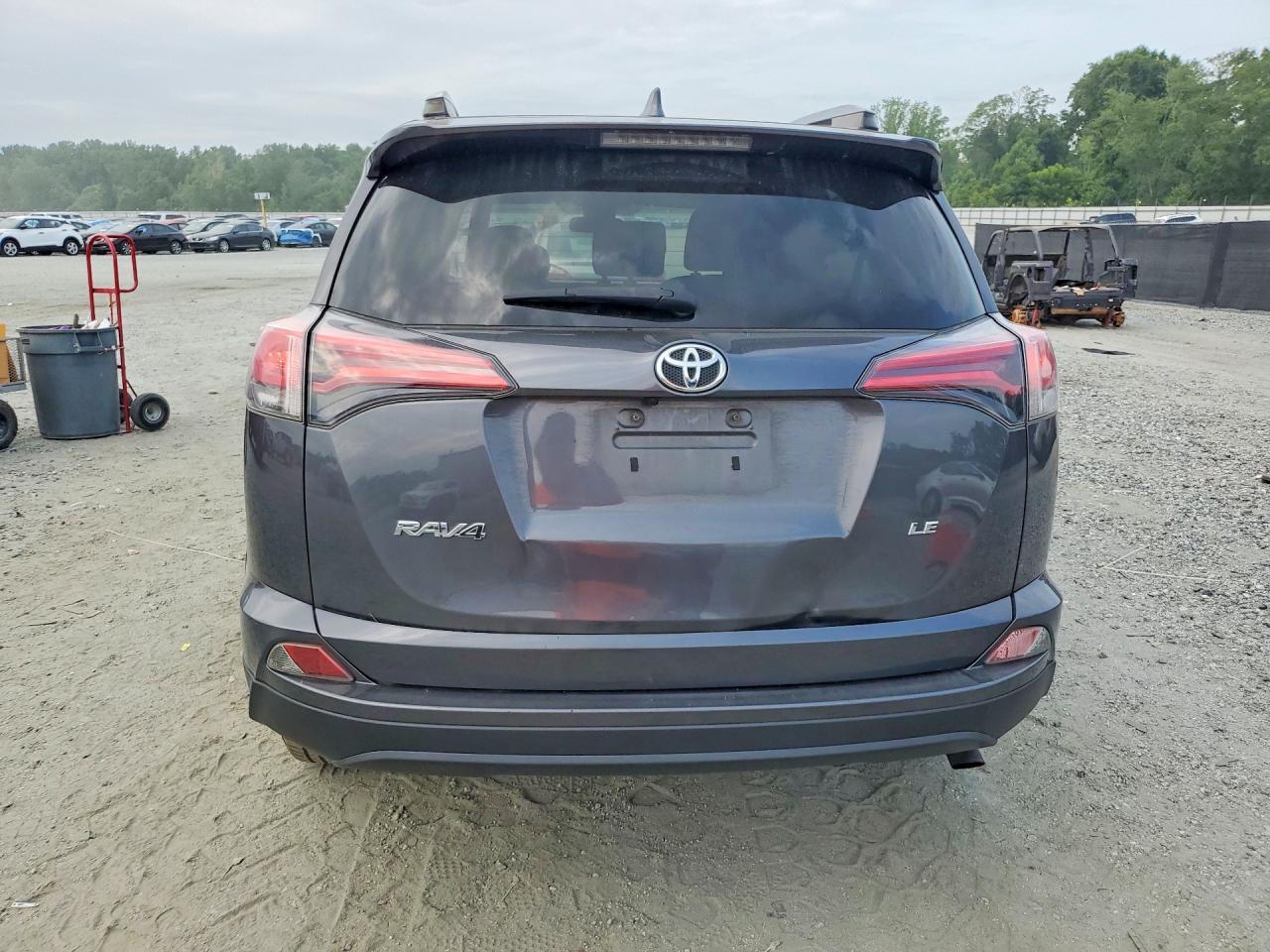 2018 TOYOTA RAV4 — фото 6