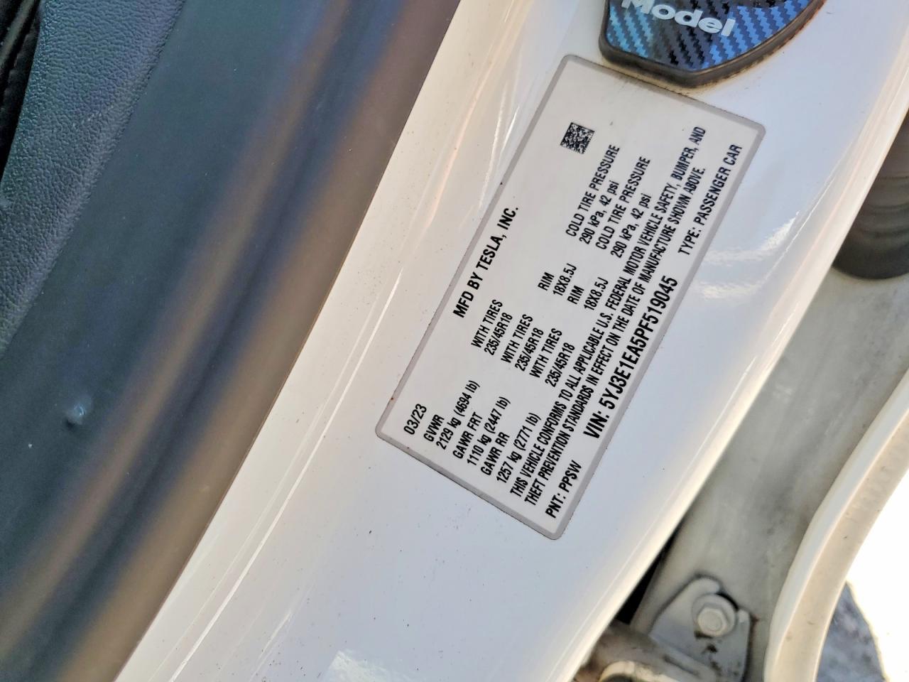 TESLA MODEL 3