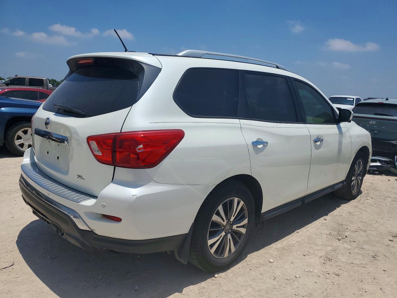 2017 NISSAN PATHFINDER — фото 3