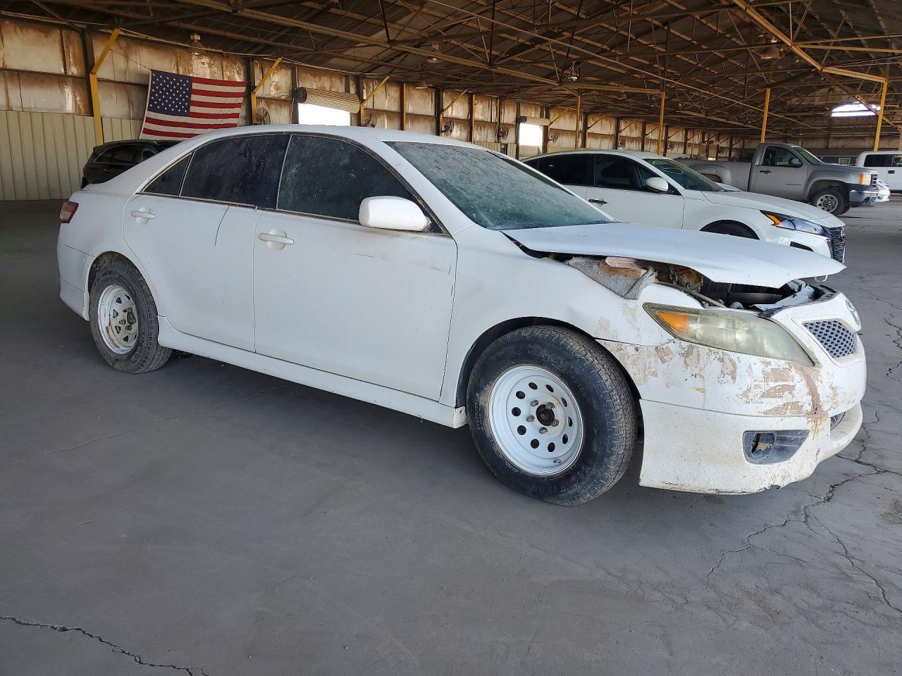 2011 TOYOTA CAMRY — фото 4