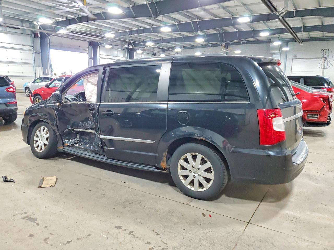 2013 CHRYSLER TOWN & COUNTRY — фото 2