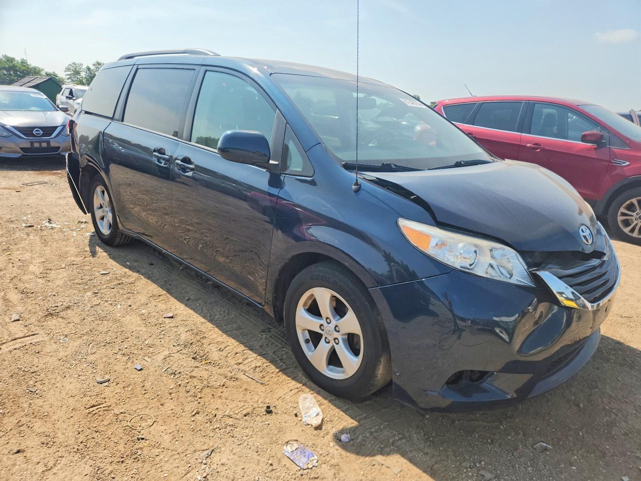 2012 TOYOTA SIENNA — фото 4