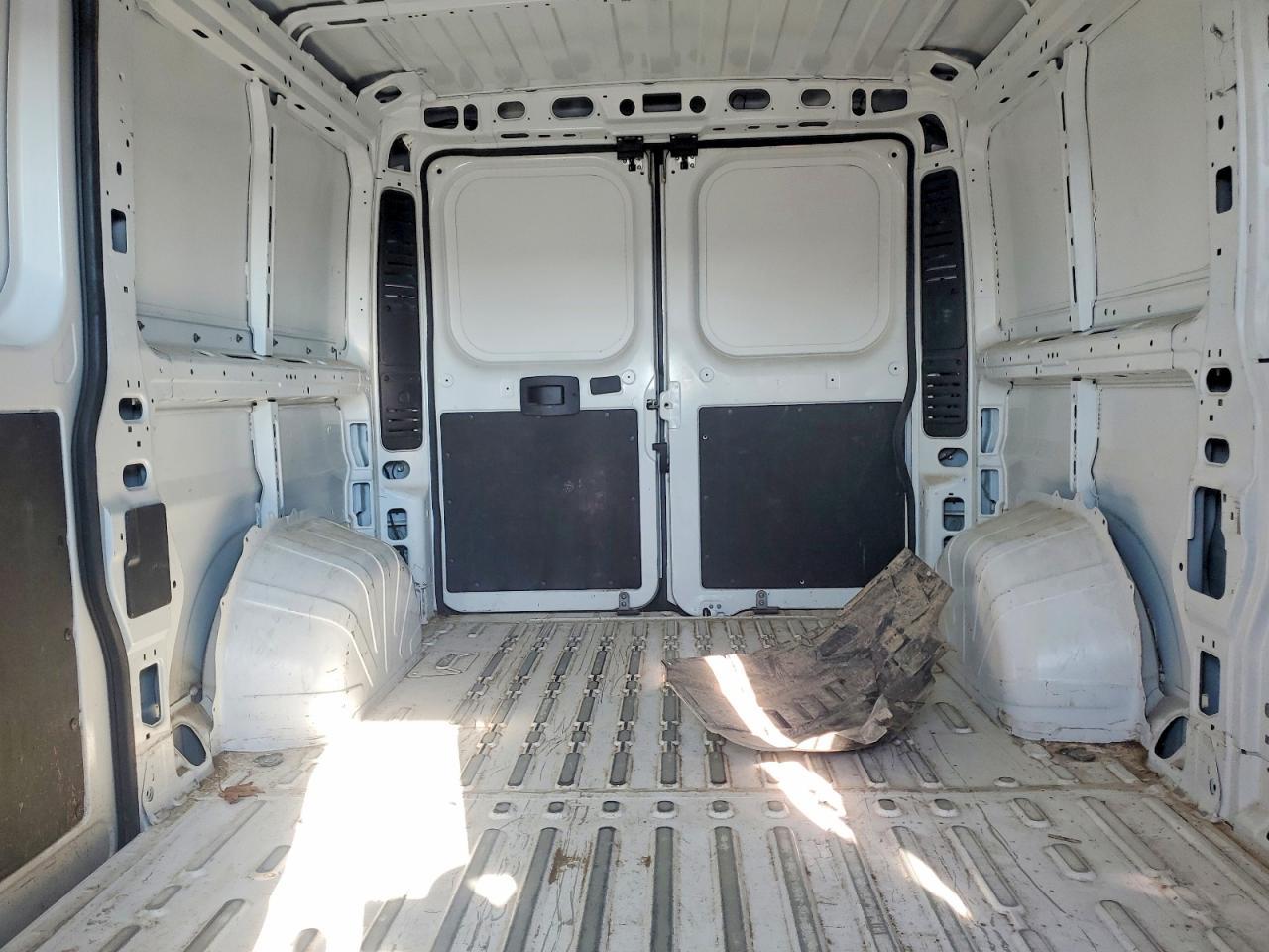 2025 RAM PROMASTER 2500 — фото 10