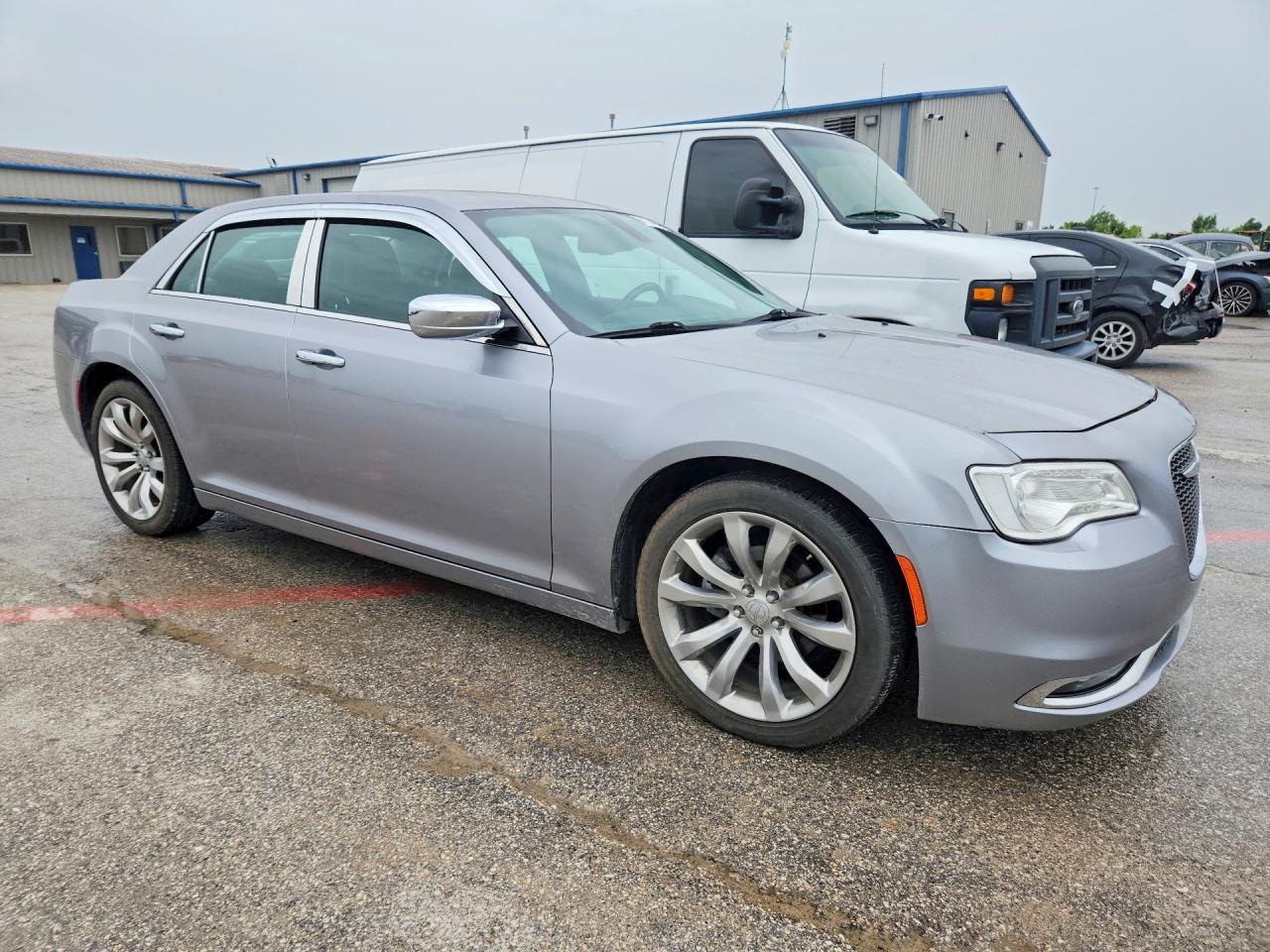 2018 CHRYSLER 300 — фото 4