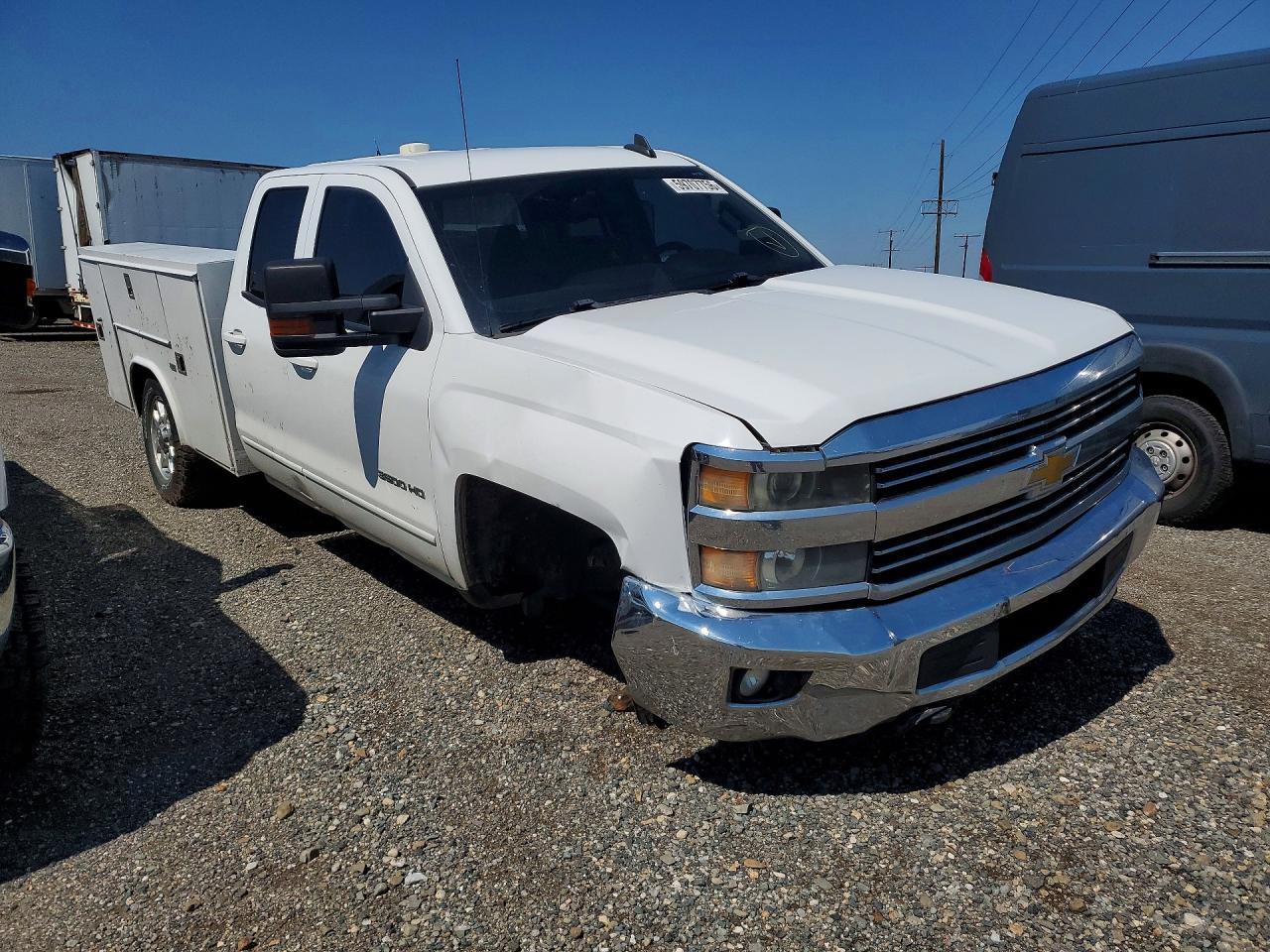 2015 CHEVROLET SILVERADO 3500 — фото 4